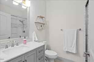 48 Black Oak Dr, Medford, OR 97504 - Photo 25