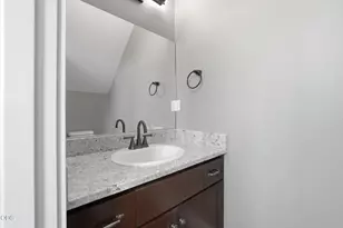 1055 SE Leonel Ln, Bend, OR 97702 - Photo 5