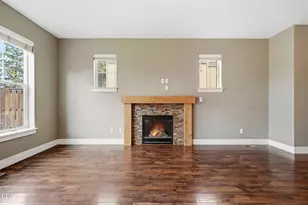 1055 SE Leonel Ln, Bend, OR 97702 - Photo 7