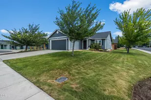 2620 NE 3rd St, Redmond, OR 97756 - Photo 5