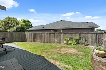 2783 Parkwood Village Lane, Central Point, OR 97502 - Photo 9