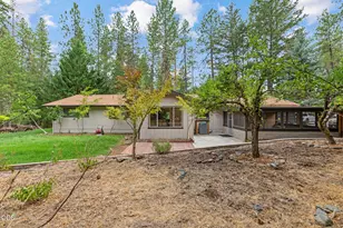 135 Rolling Hills Dr, Grants Pass, OR 97526 - Photo 5