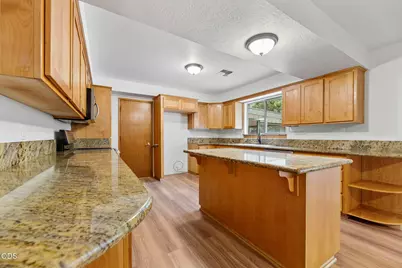 135 Rolling Hills Drive, Grants Pass, OR 97526 - Photo 17