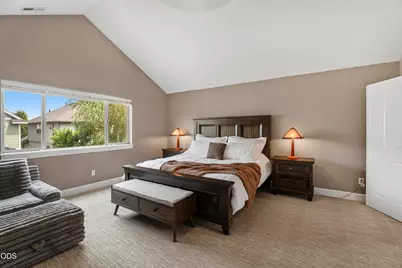 21340 NE Evelyn Place, Bend, OR 97701 - Photo 13
