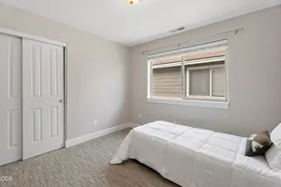 21340 NE Evelyn Pl, Bend, OR 97701 - Photo 19