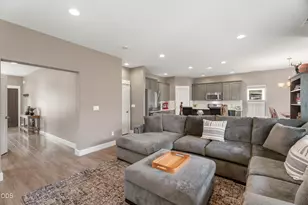 21340 NE Evelyn Pl, Bend, OR 97701 - Photo 5