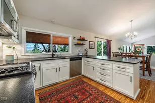 1000 Ivy Ln, Ashland, OR 97520 - Photo 11
