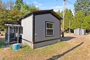 200 Lizzy Ln, Glendale, OR 97442 - Photo 15