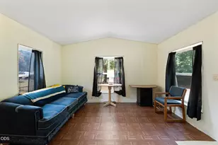 200 Lizzy Ln, Glendale, OR 97442 - Photo 5