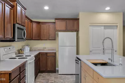 252 SW 33rd Drive, Redmond, OR 97756 - Photo 9