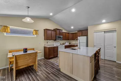 252 SW 33rd Drive, Redmond, OR 97756 - Photo 11