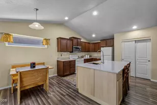 252 Southwest 33rd Drive, Redmond, OR 97756 - Photo 11