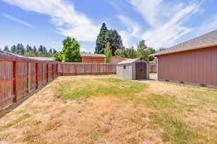 1003 SE Grandview Ave, Grants Pass, OR 97527 - Photo 45
