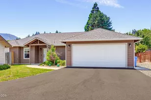1003 SE Grandview Ave, Grants Pass, OR 97527 - Photo 3