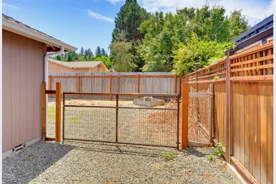 1003 SE Grandview Avenue, Grants Pass, OR 97527 - Photo 47