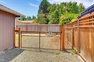 1003 SE Grandview Ave, Grants Pass, OR 97527 - Photo 47