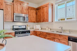 640 SE Reed Market Rd, Bend, OR 97702 - Photo 15