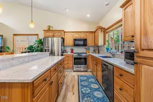 61119 Lodgepole Dr, Bend, OR 97702 - Photo 9