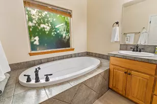61119 Lodgepole Dr, Bend, OR 97702 - Photo 15