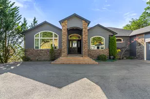 1921 NW Crown St, Grants Pass, OR 97526 - Photo 1