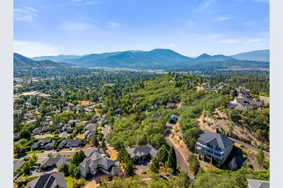1921 NW Crown Street, Grants Pass, OR 97526 - Photo 31