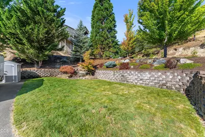 1921 NW Crown Street, Grants Pass, OR 97526 - Photo 35