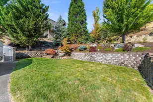 1921 NW Crown St, Grants Pass, OR 97526 - Photo 35