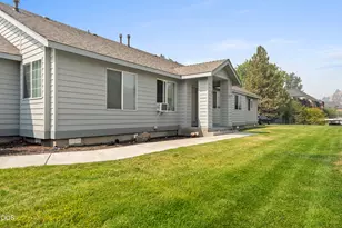 689 NE Savannah Dr, Bend, OR 97701 - Photo 9
