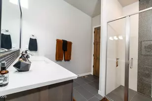 20339 SE Jack Benny Loop, Bend, OR 97702 - Photo 17