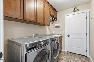 3229 Pecan Ct, Medford, OR 97504 - Photo 37