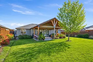 3229 Pecan Ct, Medford, OR 97504 - Photo 1