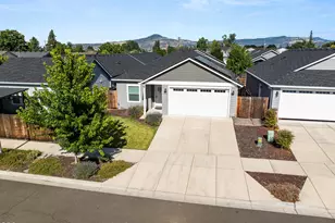 692 Kaitlin Ln, Medford, OR 97501 - Photo 27