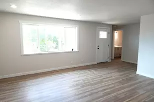 8222 Division Rd, White City, OR 97503 - Photo 3