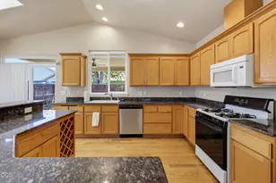 1007 Highbury Dr, Medford, OR 97501 - Photo 5