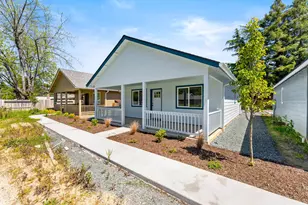 1407 Fruitdale Dr, Grants Pass, OR 97527 - Photo 3