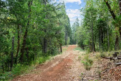 9433 W Evans Creek Road, Rogue River, OR 97537 - Photo 5