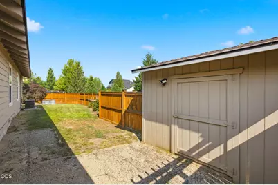 62815 Snowcap Court, Bend, OR 97701 - Photo 23