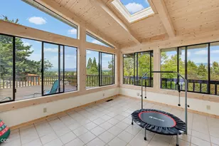 2076 Jasmine Ave, Medford, OR 97501 - Photo 3