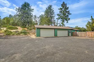 2076 Jasmine Ave, Medford, OR 97501 - Photo 45