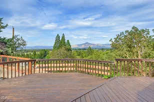 2076 Jasmine Ave, Medford, OR 97501 - Photo 25