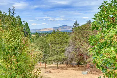 2076 Jasmine Avenue, Medford, OR 97501 - Photo 43