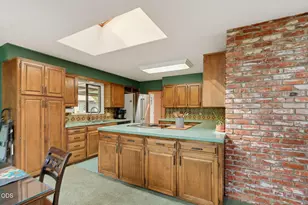2076 Jasmine Ave, Medford, OR 97501 - Photo 7