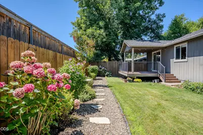 2196 Crestbrook Road, Medford, OR 97504 - Photo 37