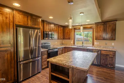 2196 Crestbrook Road, Medford, OR 97504 - Photo 11