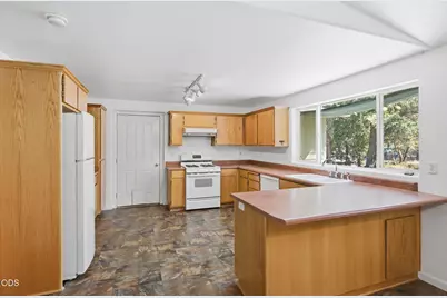 560 Schumacher Street, Cave Junction, OR 97523 - Photo 5