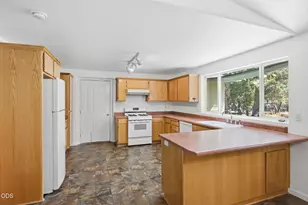 560 Schumacher St, Cave Junction, OR 97523 - Photo 5