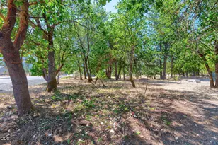 560 Schumacher St, Cave Junction, OR 97523 - Photo 19