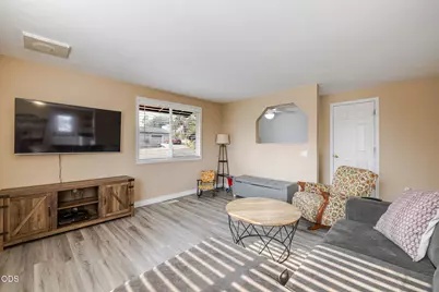 136 SE G Street, Madras, OR 97741 - Photo 3