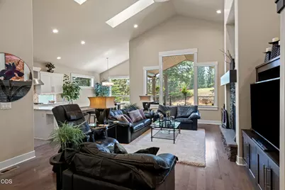 2541 NW Pine Terrace Drive, Bend, OR 97703 - Photo 3