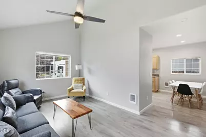 327 NW Elm Avenue, Redmond, OR 97756 - Photo 27
